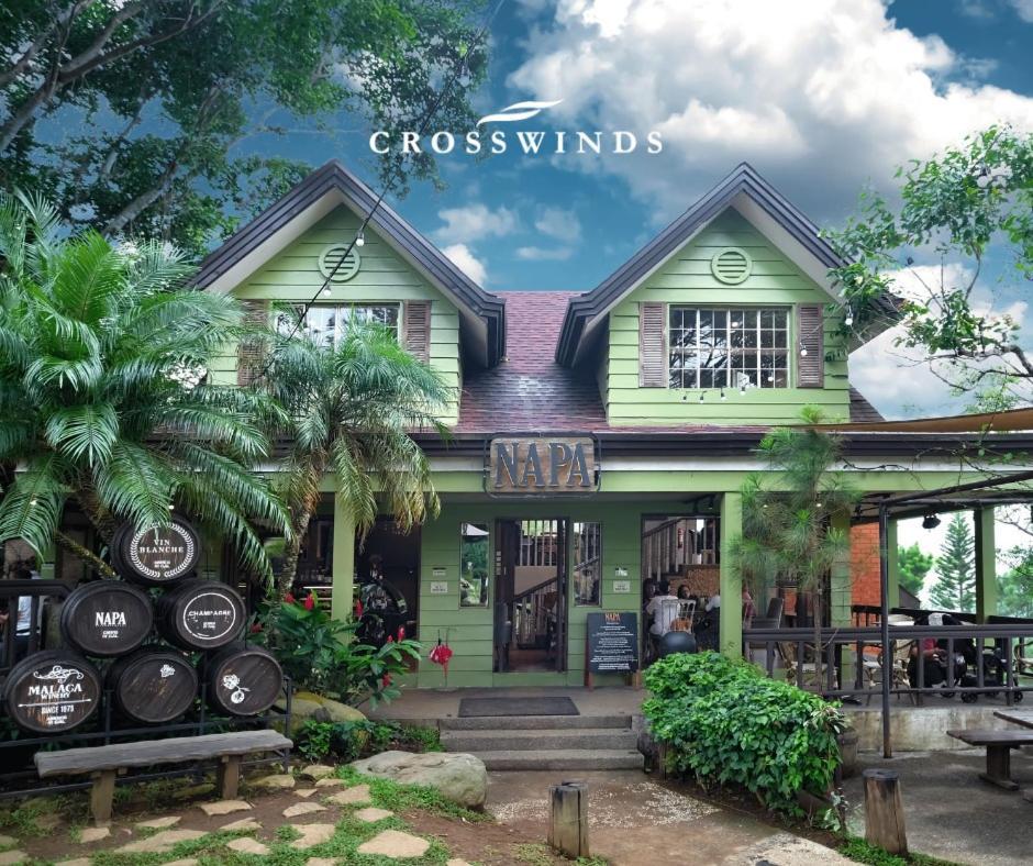 ホテル Alpine Breeze At Crosswinds Tagaytay タガイタイ エクステリア 写真