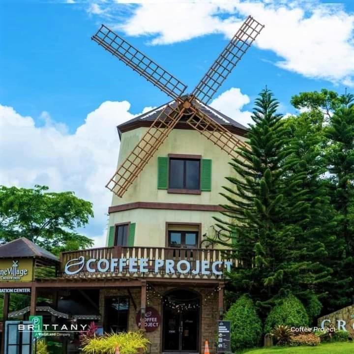 ホテル Alpine Breeze At Crosswinds Tagaytay タガイタイ エクステリア 写真